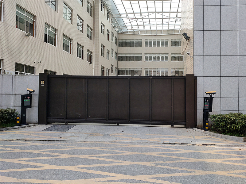 長沙雨花農商行金庫-鋅鋼平移門8米